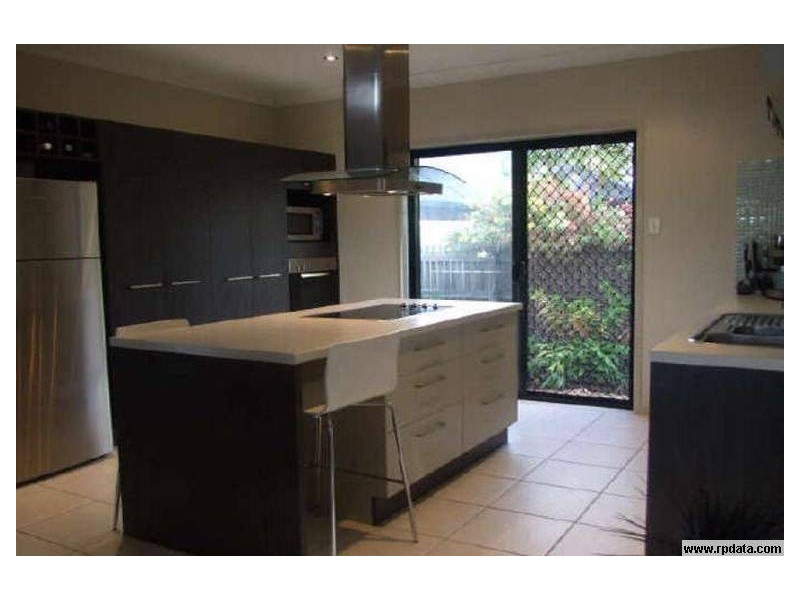 Bushland Beach QLD 4818