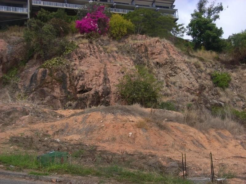 4 Carter Street, North Ward QLD 4810