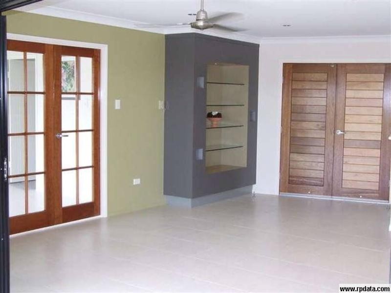 Bushland Beach QLD 4818