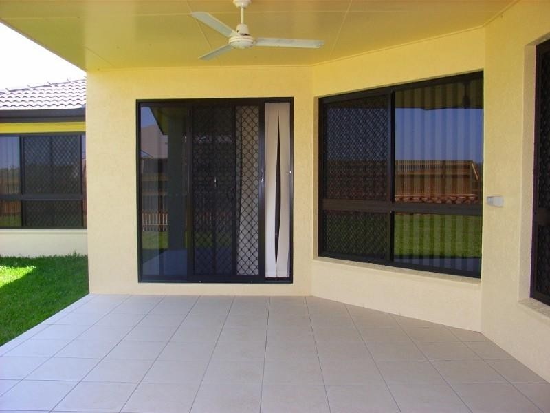 Bushland Beach QLD 4818