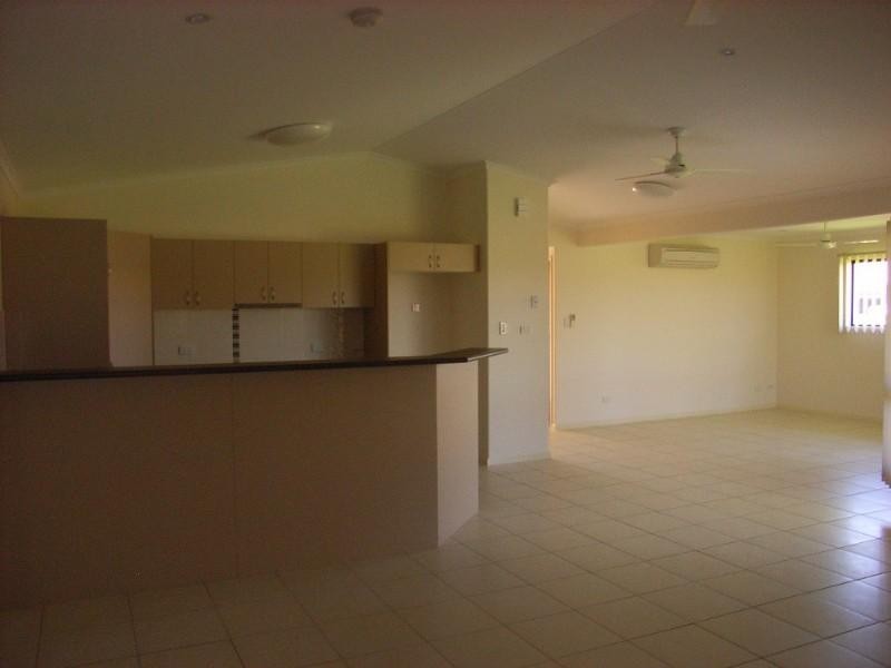 Bushland Beach QLD 4818