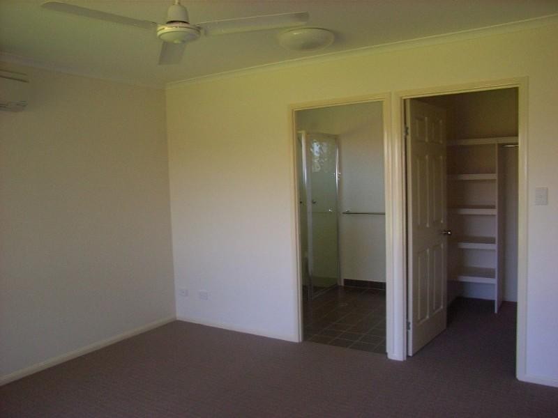 Bushland Beach QLD 4818