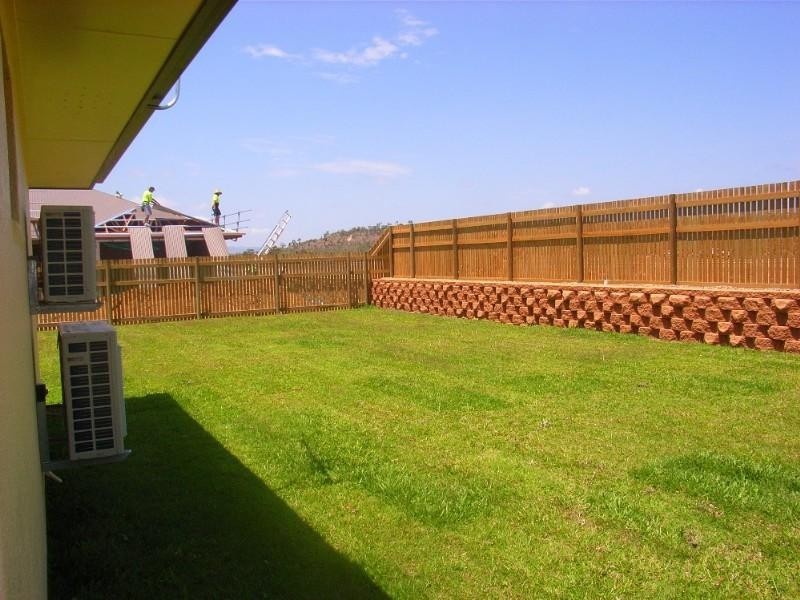 Bushland Beach QLD 4818