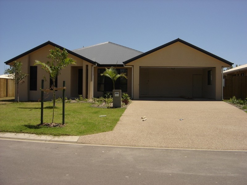 Bushland Beach QLD 4818