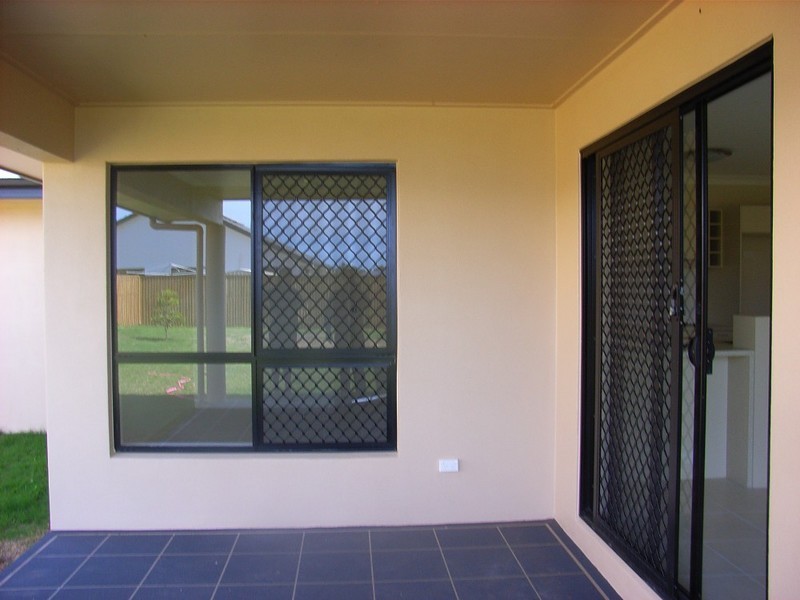 Bushland Beach QLD 4818