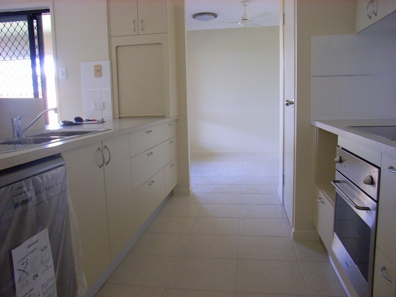 Bushland Beach QLD 4818