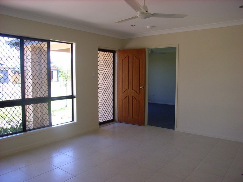 Bushland Beach QLD 4818