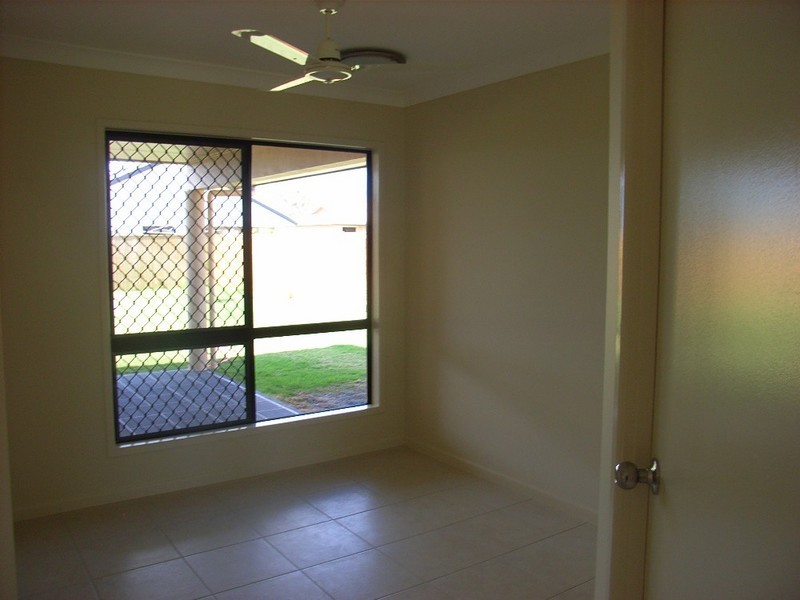 Bushland Beach QLD 4818