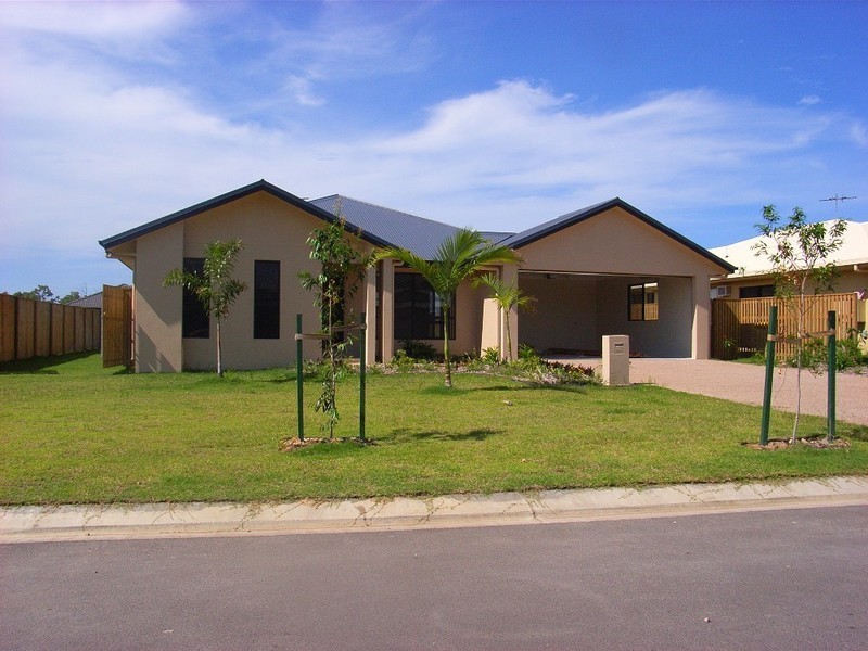 Bushland Beach QLD 4818