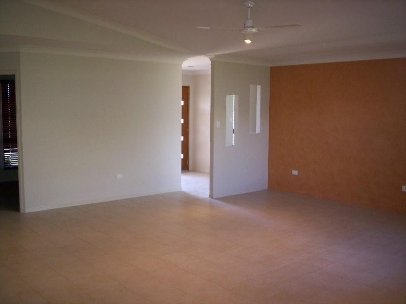 Bushland Beach QLD 4818