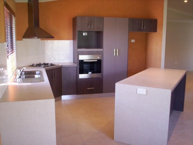 Bushland Beach QLD 4818