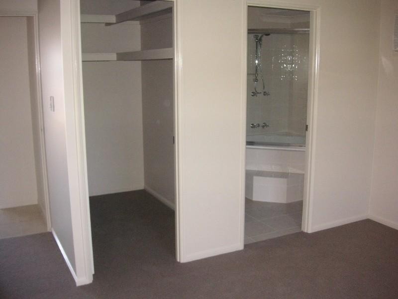 Bushland Beach QLD 4818