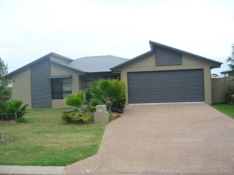 Bushland Beach QLD 4818