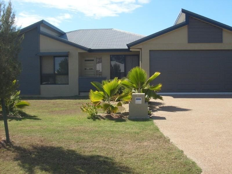 Bushland Beach QLD 4818