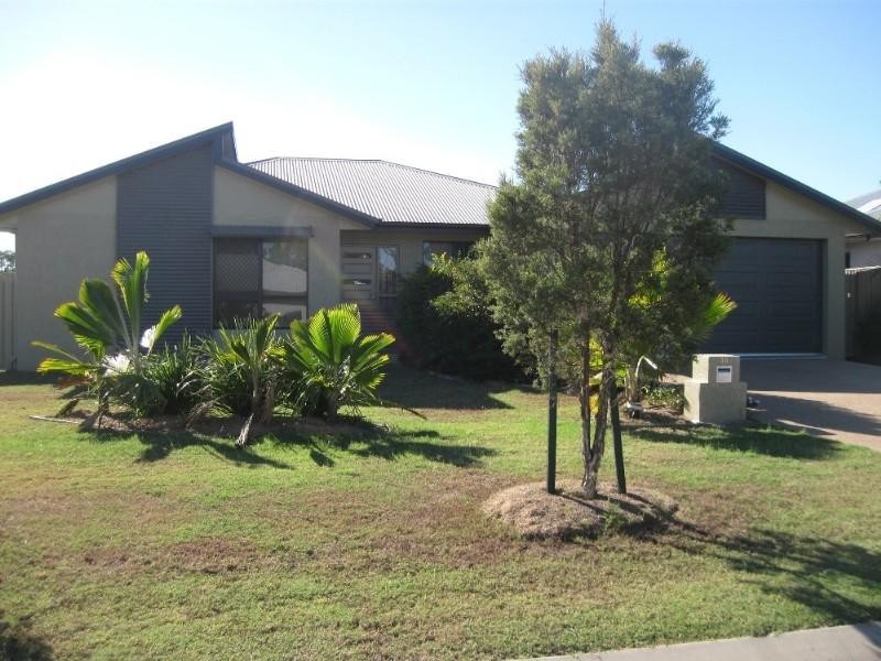 Bushland Beach QLD 4818