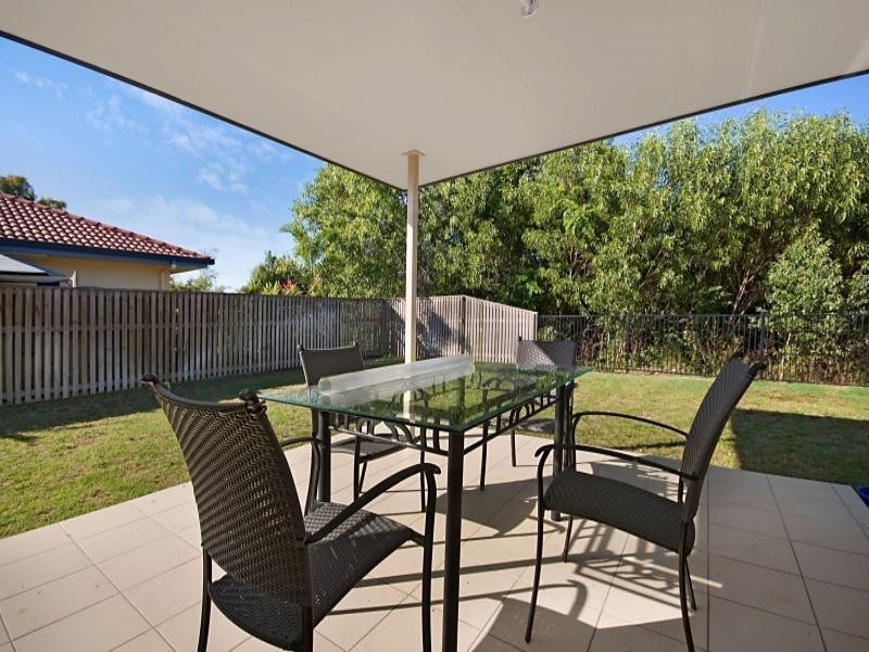 6 Hook Place, Bushland Beach QLD 4818