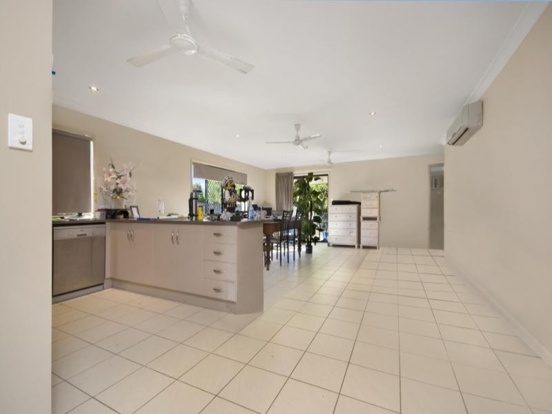 6 Hook Place, Bushland Beach QLD 4818