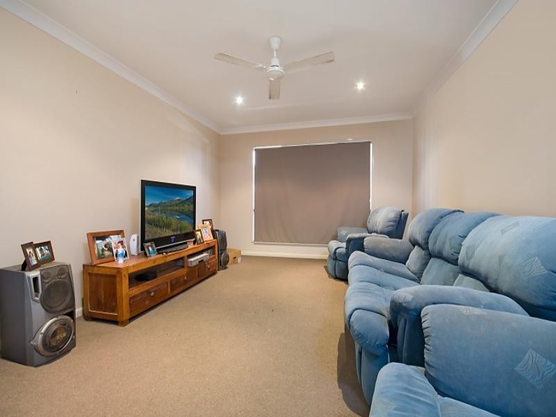 6 Hook Place, Bushland Beach QLD 4818