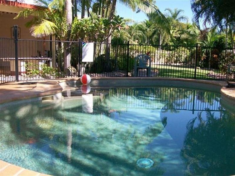 Bushland Beach QLD 4818