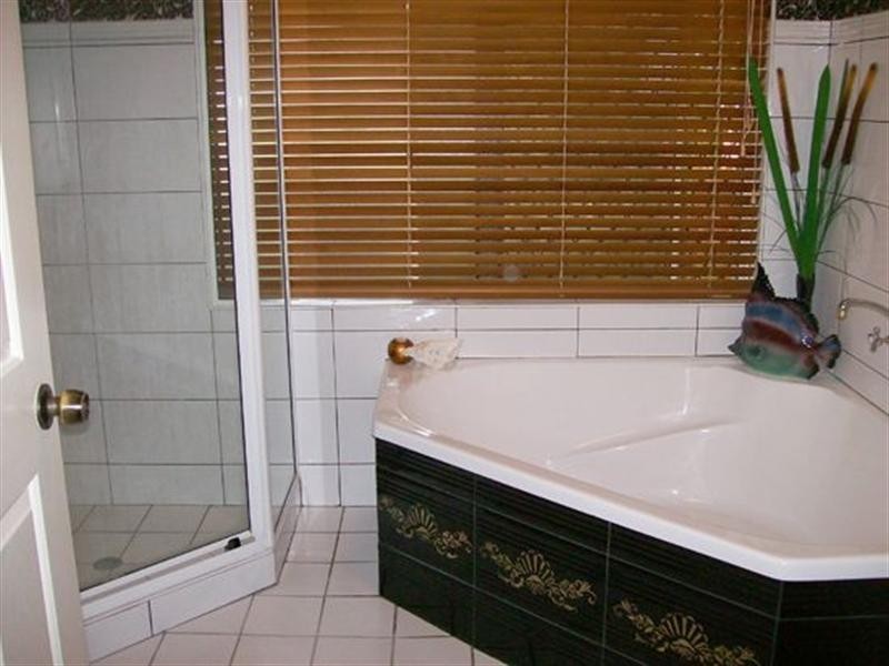 Bushland Beach QLD 4818