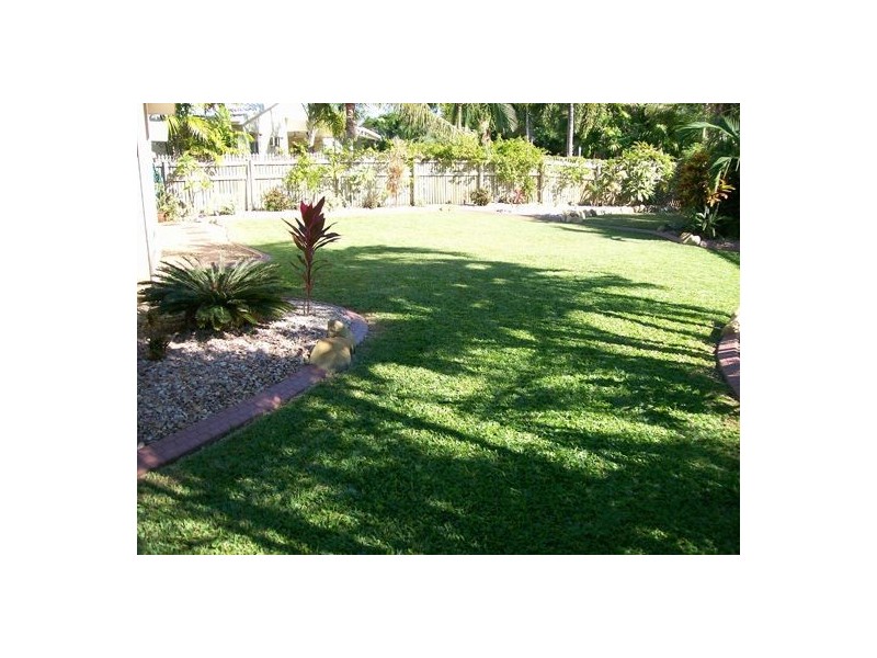 Bushland Beach QLD 4818