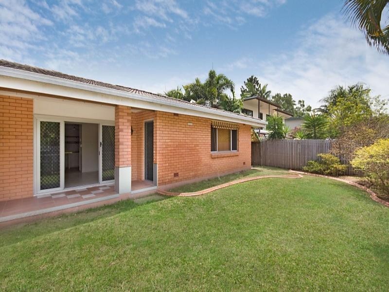 18 Banksia Street, Kirwan QLD 4817