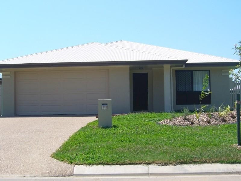 Bushland Beach QLD 4818