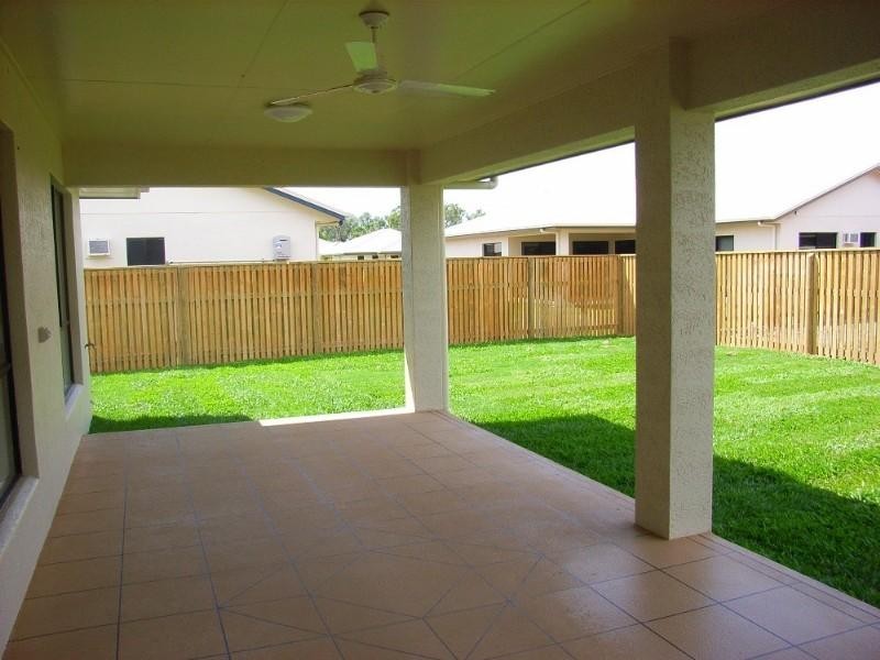 Bushland Beach QLD 4818