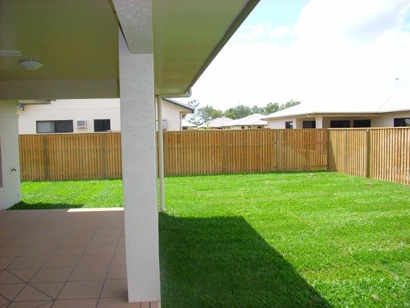 Bushland Beach QLD 4818