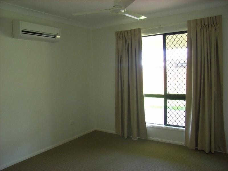 Bushland Beach QLD 4818