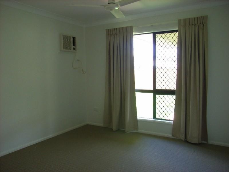 Bushland Beach QLD 4818