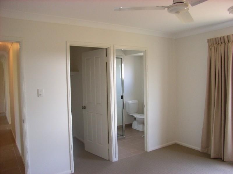 Bushland Beach QLD 4818