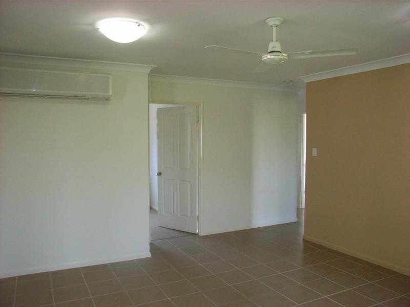 Bushland Beach QLD 4818