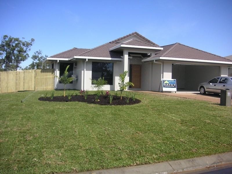 Bushland Beach QLD 4818