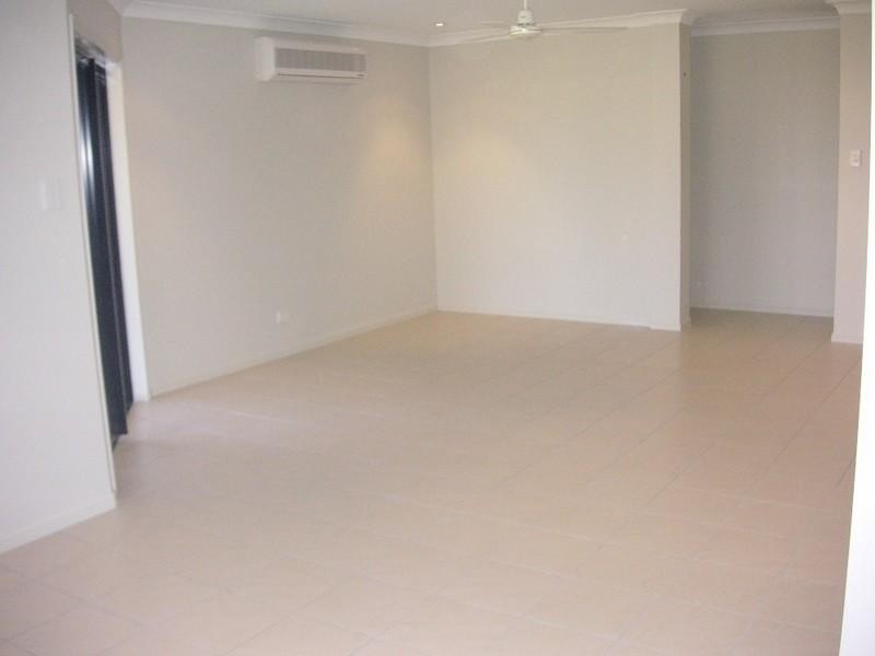 Bushland Beach QLD 4818