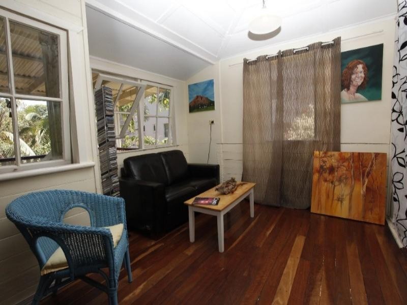 28 Queen Street, North Ward QLD 4810