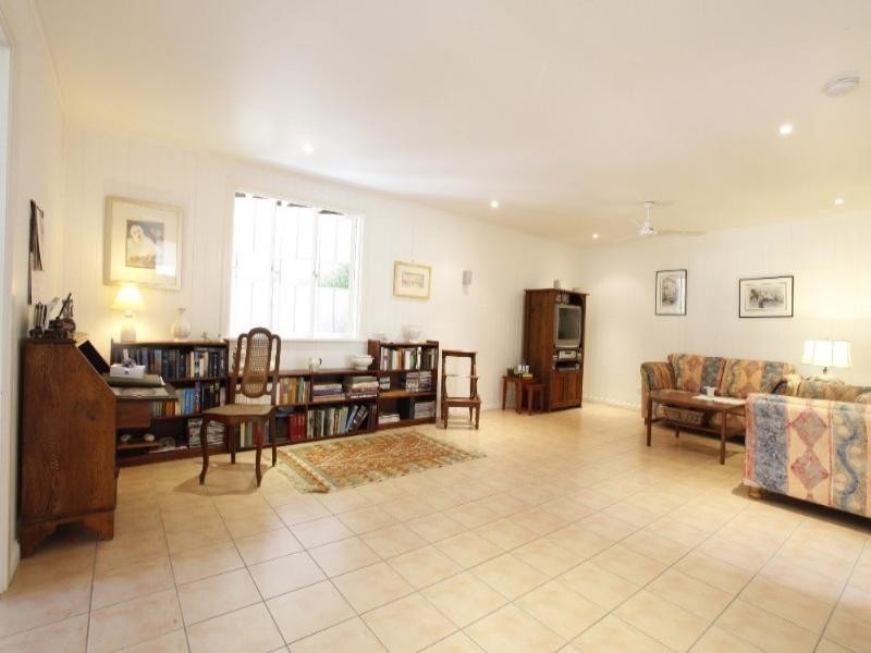 28 Queen Street, North Ward QLD 4810