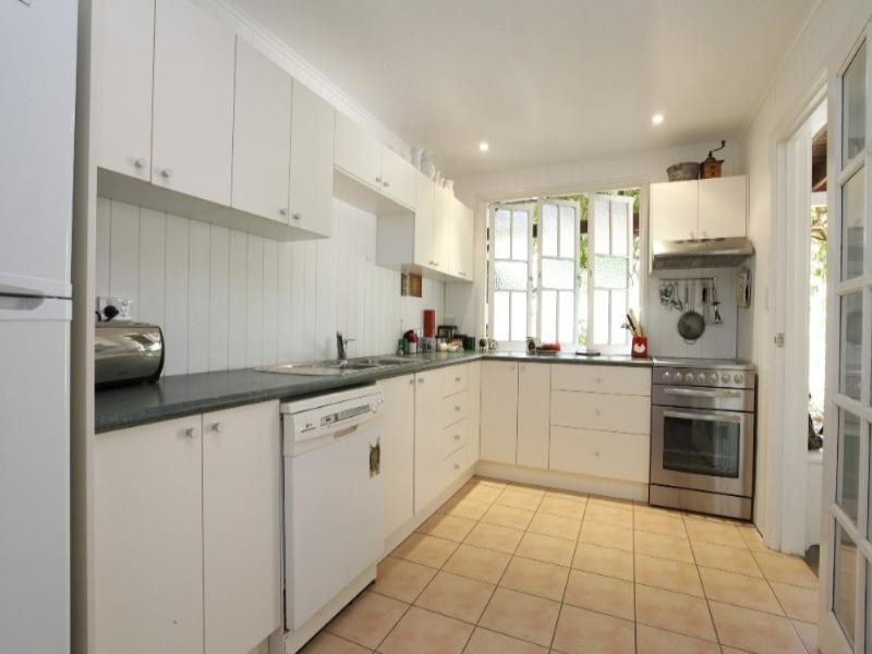 28 Queen Street, North Ward QLD 4810