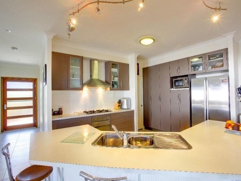 16 Helvellyn Street, Bushland Beach QLD 4818