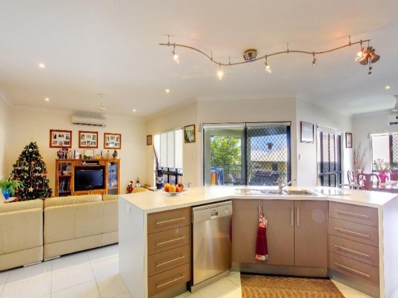 16 Helvellyn Street, Bushland Beach QLD 4818