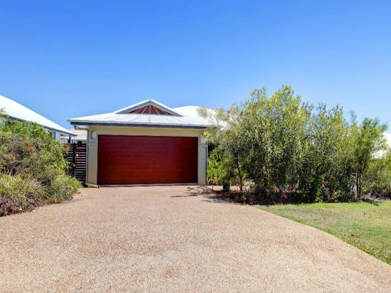 16 Helvellyn Street, Bushland Beach QLD 4818