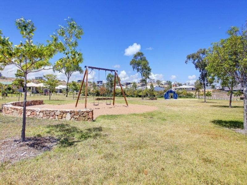 16 Helvellyn Street, Bushland Beach QLD 4818