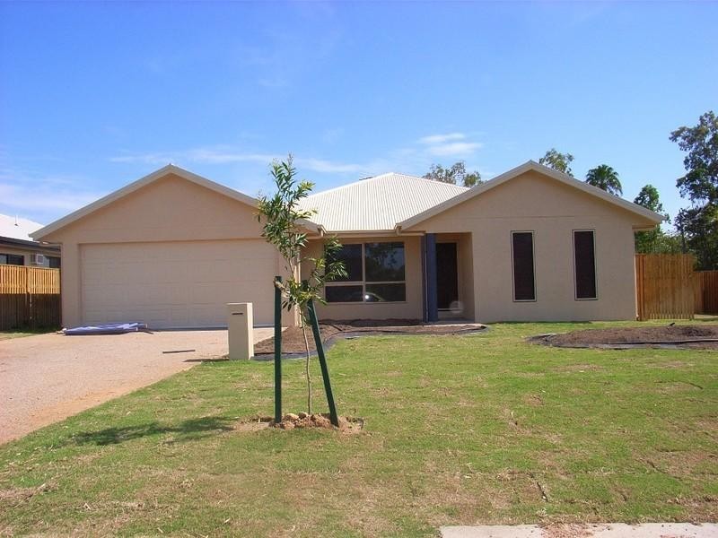 Bushland Beach QLD 4818
