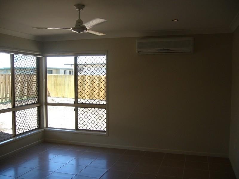 Bushland Beach QLD 4818