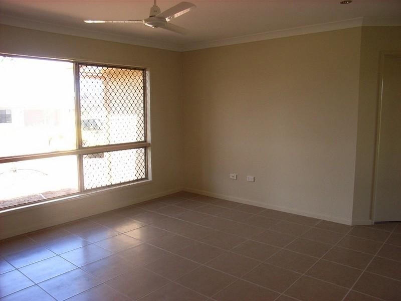 Bushland Beach QLD 4818