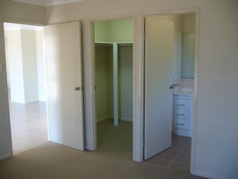 Bushland Beach QLD 4818