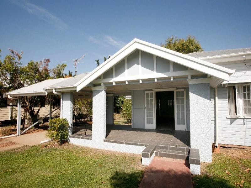 11 Whyte Street, Hermit Park QLD 4812