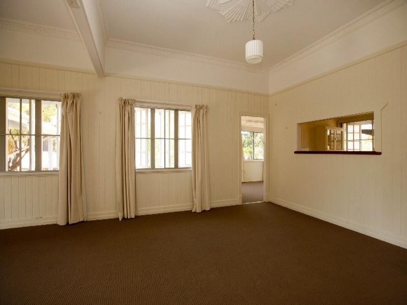 11 Whyte Street, Hermit Park QLD 4812