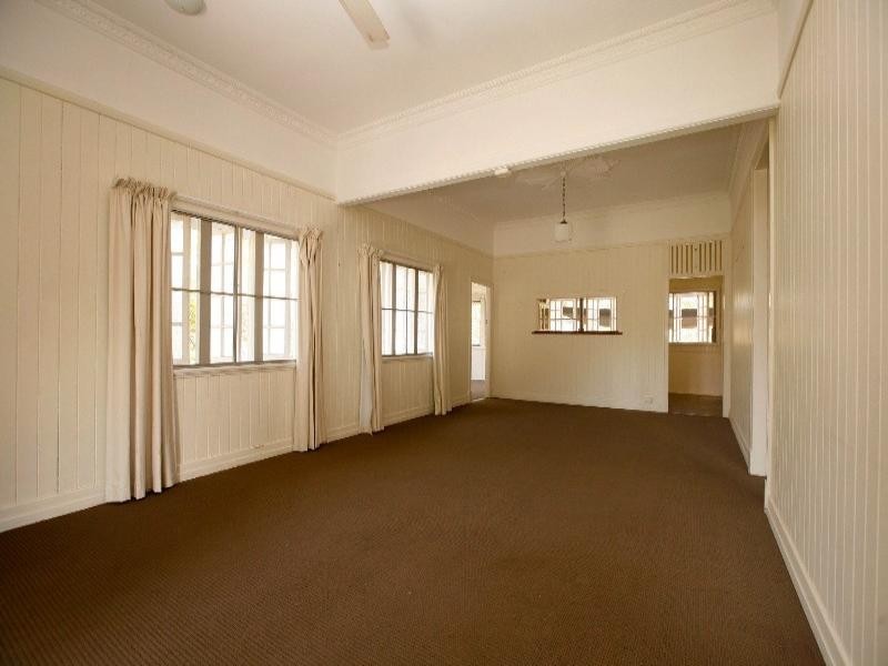 11 Whyte Street, Hermit Park QLD 4812