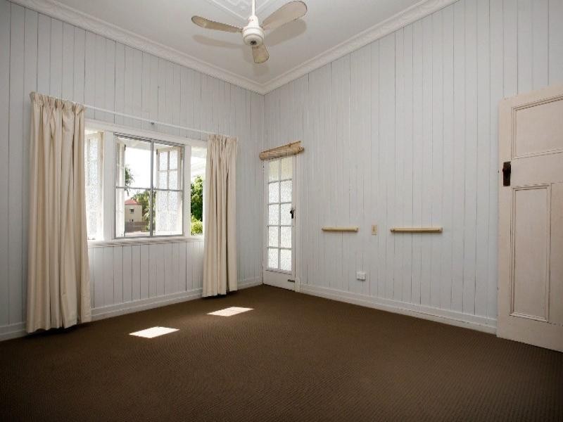 11 Whyte Street, Hermit Park QLD 4812